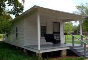 Elvis Presley's birthplace Elvis Presley's birthplace in Tupelo, Mississippi